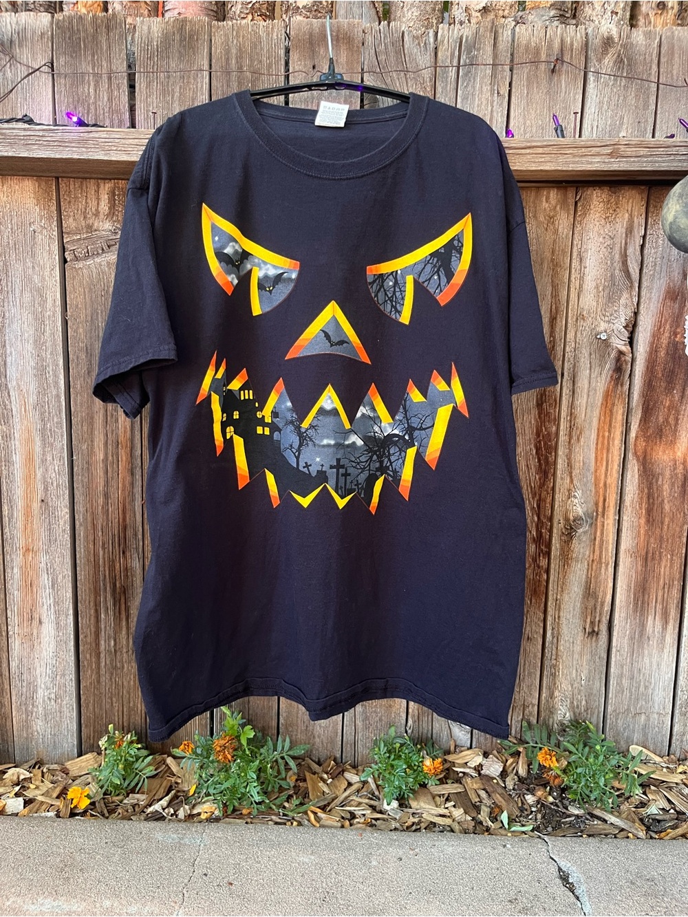 Vintage Black Halloween Jack-O'-Lantern Graveyard Graphic Tee XL